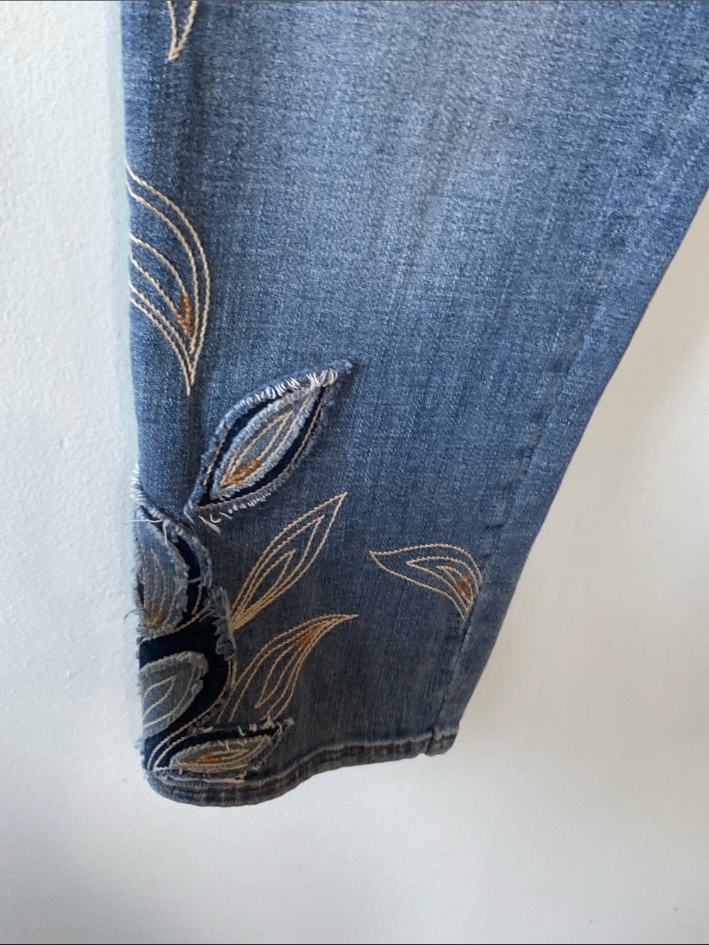 Chico’s So Slimming Cropped Jeans with Embroidered Leaf Accents - Picture 4 of 7